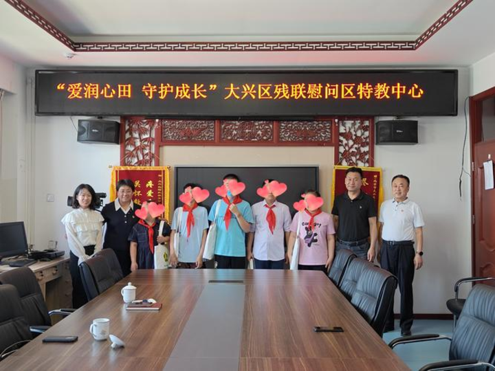 Nội dung: Mùa hè đang đầy vui vẻ với những bức tường nhảy vò đang xu hướng trên mạng